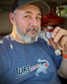 Couple hours out from @pca1933 in New Orleans. Enjoying “The Lunker” 6x60 Corojo Gordo. Unequalled dark Corojo flavor. Our crew is looking forward to connecting with you at Booth 1419! Come see what’s new from @valacaricigars @lurecigars and @tabacariacigars … ‘Smoke Great Cigars & Tell Tall Tales!’ 🔥🎣💨

#pca2026 #valacaricigars #cigars #botl #sotl