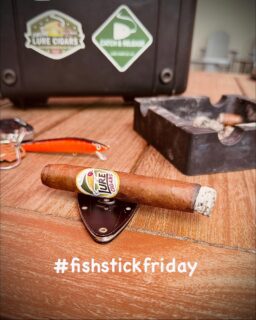 #FishStickFriday with “The Holy Colie” 5x52 Habano Robusto. In Pensacola, FL for Nicole, my middle child’s wedding weekend. I hope you’re having a great day! ‘Smoke Great Cigars & Tell Tall Tales!’
🔥🎣💨

#cigars #habano #lurecigars #smokelure