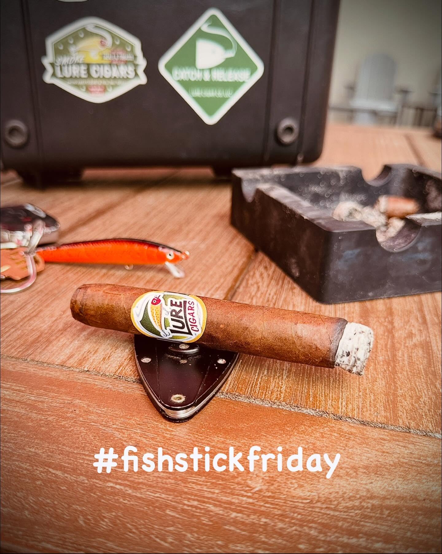 #FishStickFriday with “The Holy Colie” 5x52 Habano Robusto. In Pensacola, FL for Nicole, my middle child’s wedding weekend. I hope you’re having a great day! ‘Smoke Great Cigars & Tell Tall Tales!’
🔥🎣💨

#cigars #habano #lurecigars #smokelure